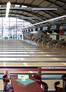 Bowlplay Berlin 1 Std. & 4 Paar Schuhe