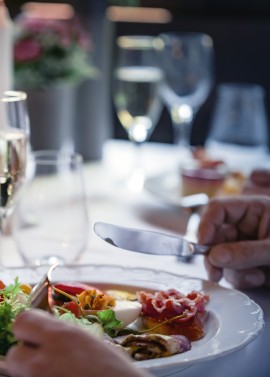 Sonntagsbrunch im historischen Blockhaus Nikolskoe für 2 Personen
